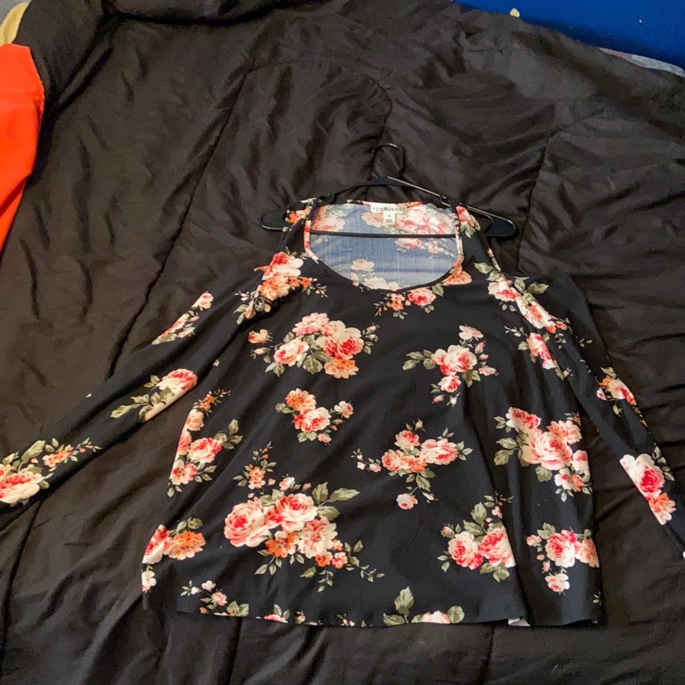 Eye Candy- black print floral Off shoulder shirt